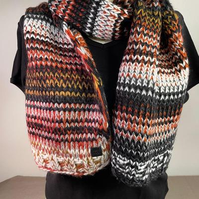 Frey and Co knit scarf New