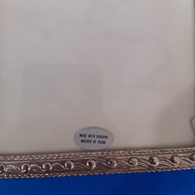 A VARIETY OF PICTURE FRAMES INCLUDING 1 MADE WITH MOTHER OF PEARL