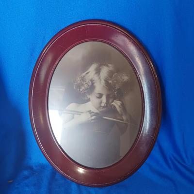 A VARIETY OF PICTURE FRAMES