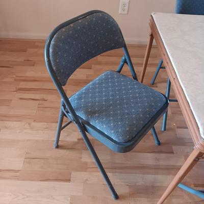 FOLDING CARD TABLE AND 4 FOLDING CHAIRS