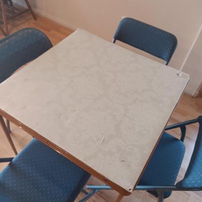 FOLDING CARD TABLE AND 4 FOLDING CHAIRS