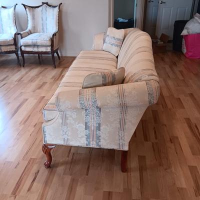 SINGLE SLIP COVERED CUSHIONED SOFA