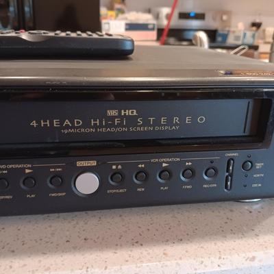 SYMPHONIC COMBO VHS & DVD PLAYER W/REMOTE