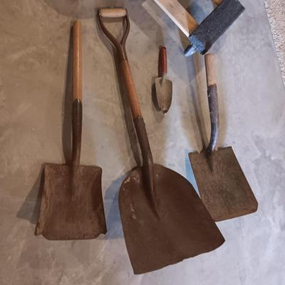 SOME OLD SHOVELS, FURNITURE MOVER AND PLANT DOLLY