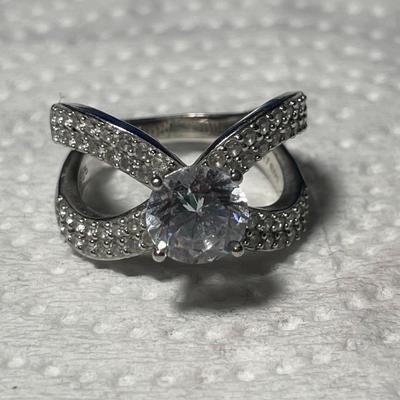 VINTAGE PREOWNED STERLING SILVER CZ ENGAGEMENT STYLE RING SIZE-8 IN VERY GOOD CONDITION. FREE DOMESTIC SHIPPING.