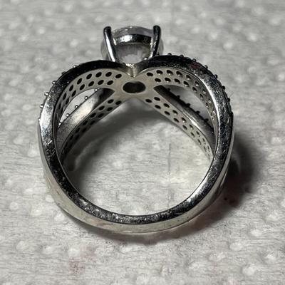 VINTAGE PREOWNED STERLING SILVER CZ ENGAGEMENT STYLE RING SIZE-8 IN VERY GOOD CONDITION. FREE DOMESTIC SHIPPING.