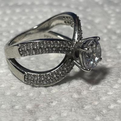 VINTAGE PREOWNED STERLING SILVER CZ ENGAGEMENT STYLE RING SIZE-8 IN VERY GOOD CONDITION. FREE DOMESTIC SHIPPING.