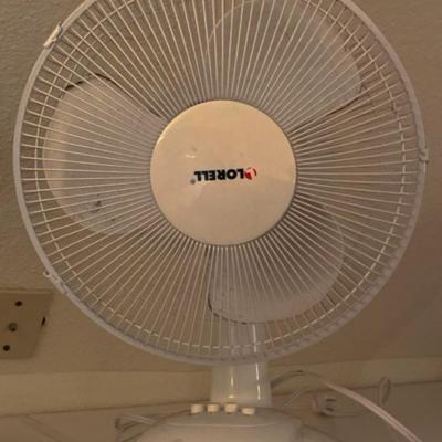 Cool off with this desk fan!