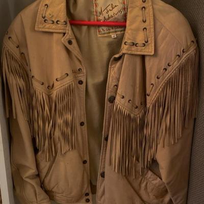 Style a vintage look with this size 40 M Julian Adventures fringed leather jacket!!