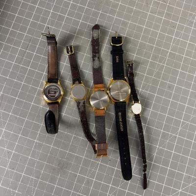 Load of Disney Watches (5) 