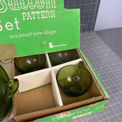 DAISY BUTTON Pattern, Olive Green, Triangle SNACK SET in the BOX. OMG!!!