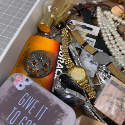 Tray of Jewelry JUNK Drawer Cleaner. 