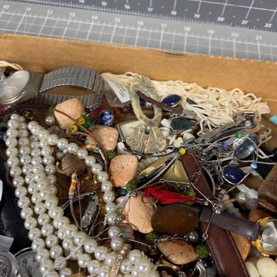 Tray of Jewelry JUNK Drawer Cleaner. 