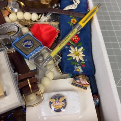 Tray of Jewelry JUNK Drawer Cleaner. 
