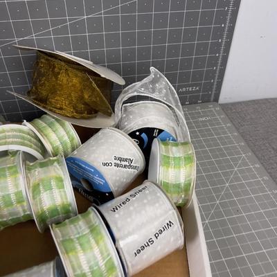 Ribbons:  White & Green. 