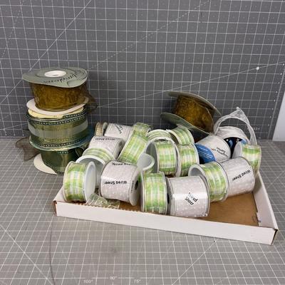 Ribbons:  White & Green. 