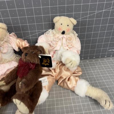 Bears and a Cat, Stuffies 