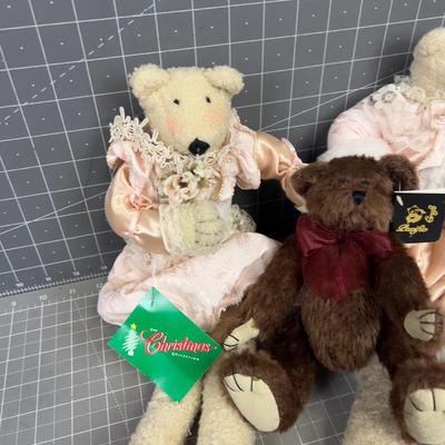 Bears and a Cat, Stuffies 