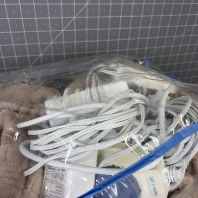 2 Queen Size Electric Blankets with Controls 