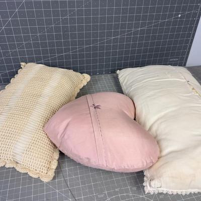 Pillows: Crochet Satin and Lace 