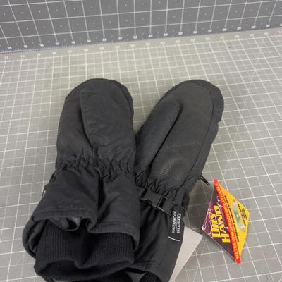 Pair of Children's Mittens 
