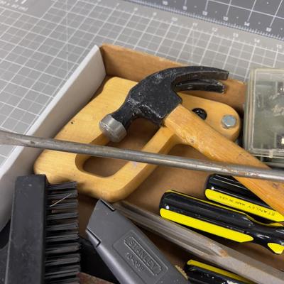 Hand Tools, Hammer, Saw, Screw Drivers 