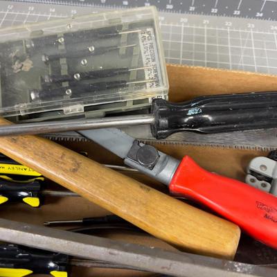 Hand Tools, Hammer, Saw, Screw Drivers 