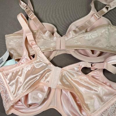 2 Bras Vanity Fair and Playtex 40D