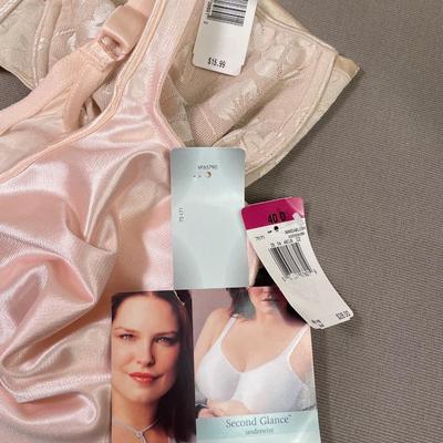 2 Bras Vanity Fair and Playtex 40D