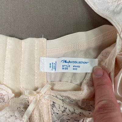 2 Playtex 40D full figure underwire bras