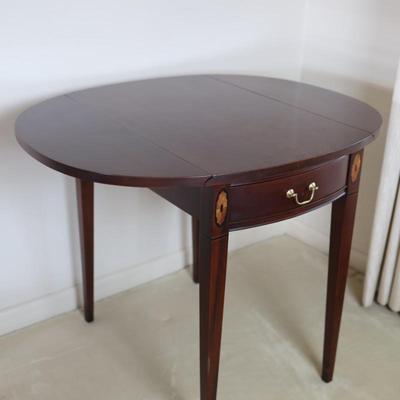 HICKORY CHAIR Mahogany Drop-Leaf Pembroke Table