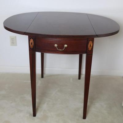 HICKORY CHAIR Mahogany Drop-Leaf Pembroke Table