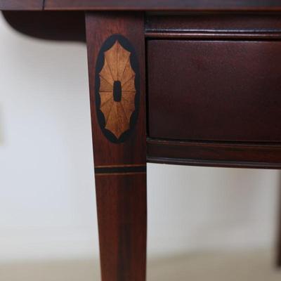 HICKORY CHAIR Mahogany Drop-Leaf Pembroke Table