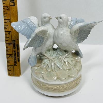 Vintage Bird/Doves Porcelain Music Box
