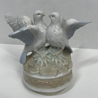 Vintage Bird/Doves Porcelain Music Box