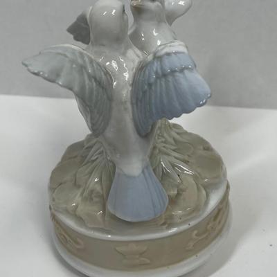 Vintage Bird/Doves Porcelain Music Box