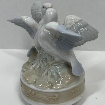 Vintage Bird/Doves Porcelain Music Box