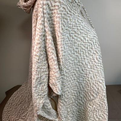 Coco + Carmen Pullover Hoodie taupe/cream