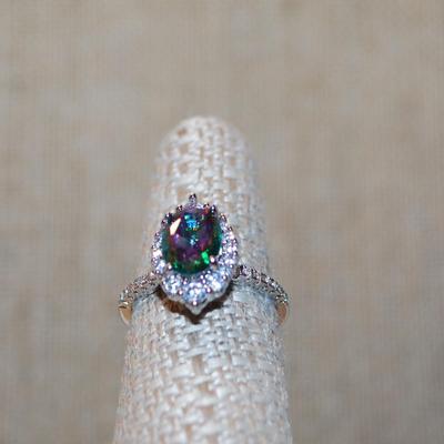 Size 7¼ Oval Iridescent Main Stone Ring with Marquise Style Accent Setting on a Silver Tone Band (3.5g)