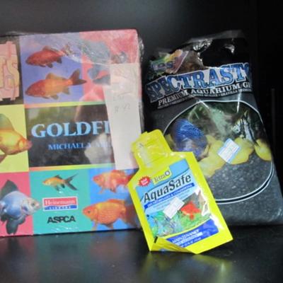 Goldfish Book & Accessories Plastic Tank (See all pictures)