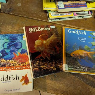 Goldfish Book & Accessories Plastic Tank (See all pictures)