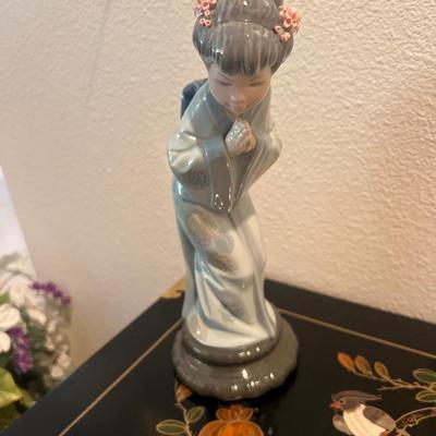 Lladro Geisha Girl