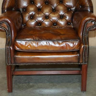 PAIR OF BROWN LEATHER THOMAS CHIPPENDALE CHESTERFIELD TUFTED WINGBACK ARMCHAIRS