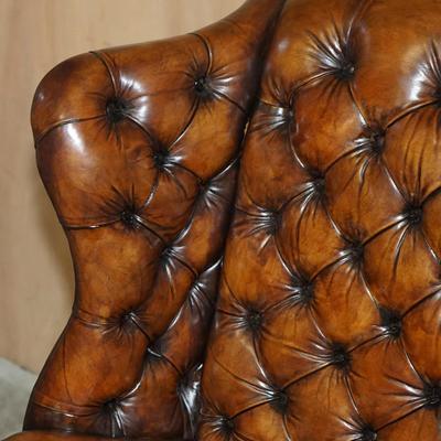 PAIR OF BROWN LEATHER THOMAS CHIPPENDALE CHESTERFIELD TUFTED WINGBACK ARMCHAIRS