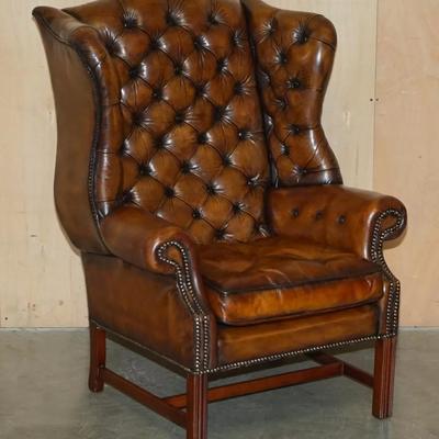 PAIR OF BROWN LEATHER THOMAS CHIPPENDALE CHESTERFIELD TUFTED WINGBACK ARMCHAIRS