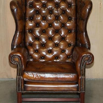 PAIR OF BROWN LEATHER THOMAS CHIPPENDALE CHESTERFIELD TUFTED WINGBACK ARMCHAIRS