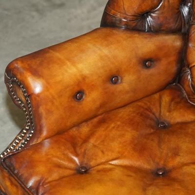 PAIR OF BROWN LEATHER THOMAS CHIPPENDALE CHESTERFIELD TUFTED WINGBACK ARMCHAIRS