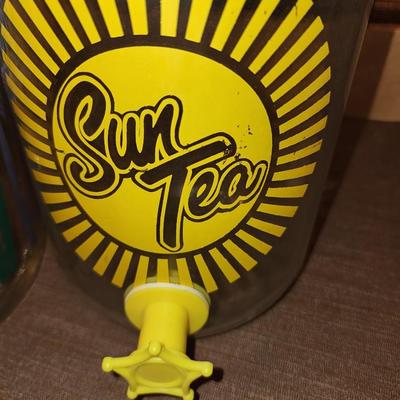 Pair of sun tra dispensers