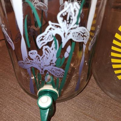 Pair of sun tra dispensers