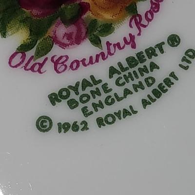 Full service for 8 Royal Daulton bone china